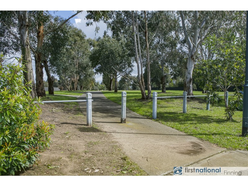 5 Heatherwood Court, Cranbourne West VIC 3977