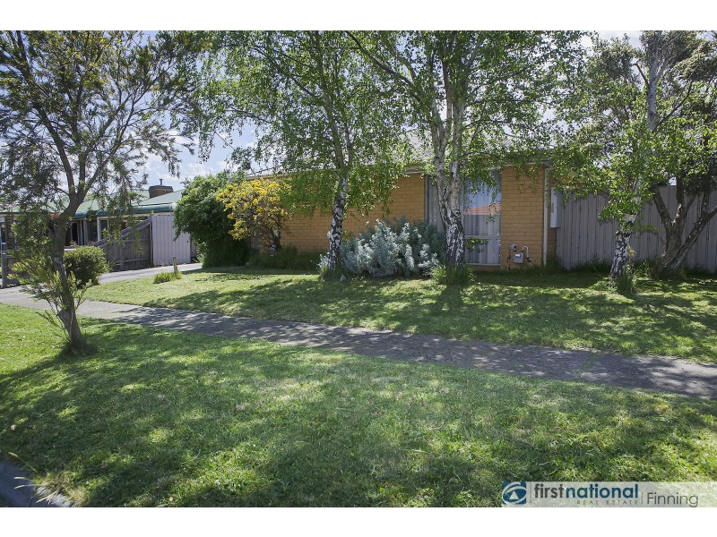 17 Navarre Drive, Cranbourne West VIC 3977