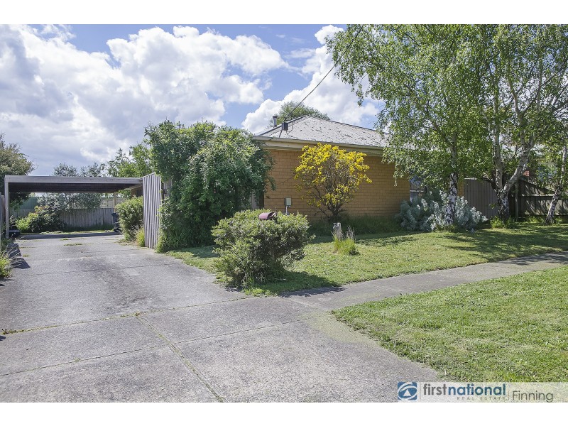 17 Navarre Drive, Cranbourne West VIC 3977