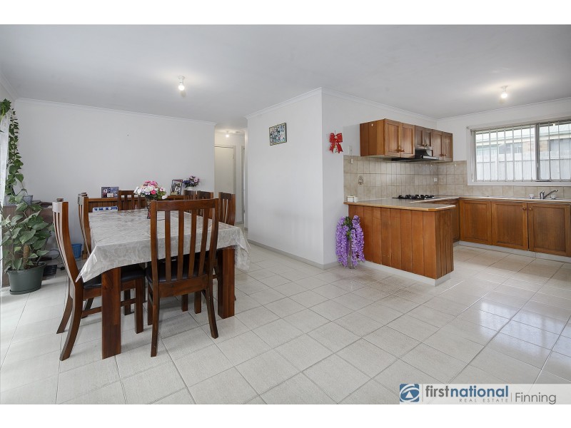 17 Navarre Drive, Cranbourne West VIC 3977