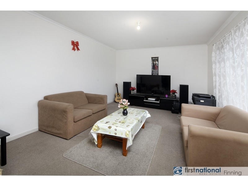 17 Navarre Drive, Cranbourne West VIC 3977