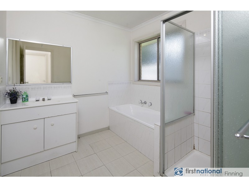 17 Navarre Drive, Cranbourne West VIC 3977