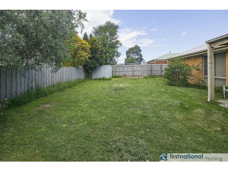 17 Navarre Drive, Cranbourne West VIC 3977