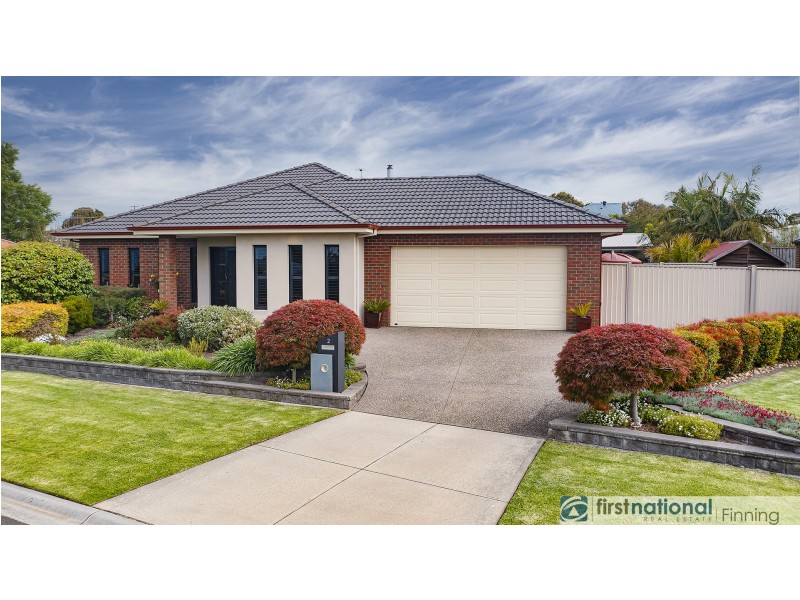2 Hilda Way, Cranbourne VIC 3977
