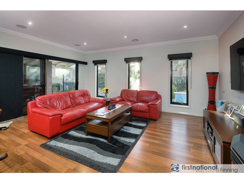 2 Hilda Way, Cranbourne VIC 3977