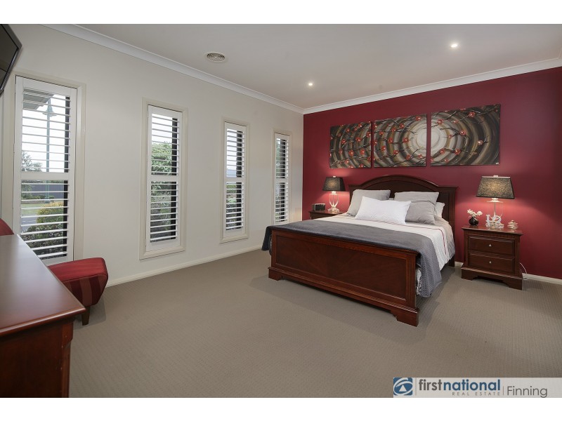 2 Hilda Way, Cranbourne VIC 3977