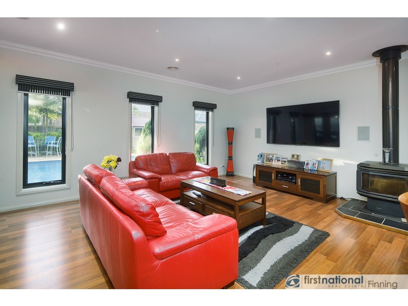 2 Hilda Way, Cranbourne VIC 3977