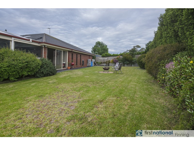 2 Hilda Way, Cranbourne VIC 3977