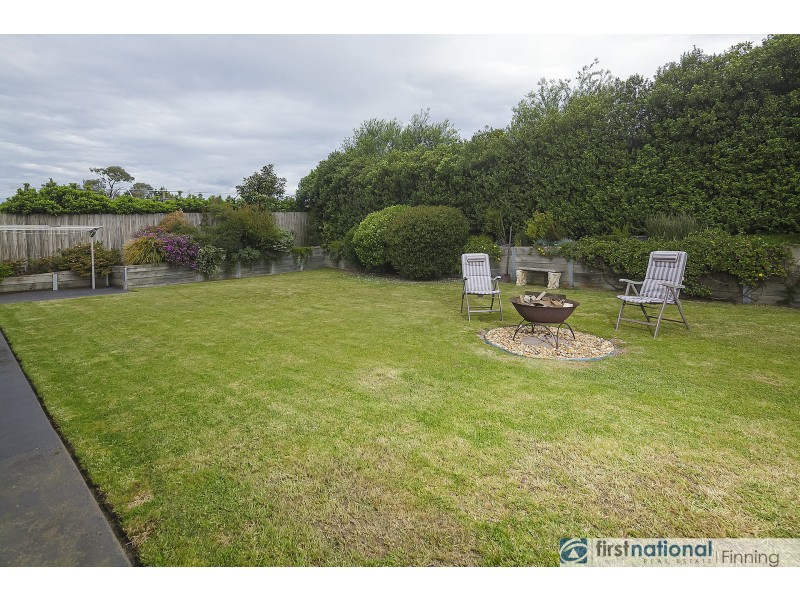 2 Hilda Way, Cranbourne VIC 3977