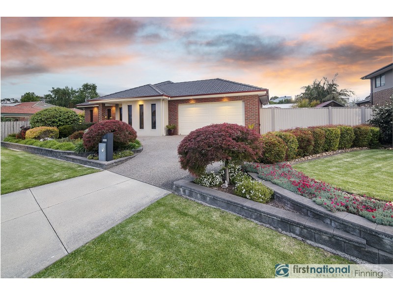2 Hilda Way, Cranbourne VIC 3977