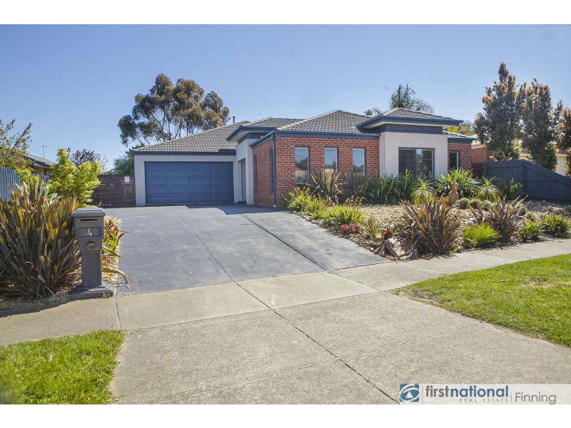 4 Whitcombe Mews, Cranbourne VIC 3977