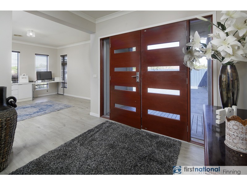 4 Whitcombe Mews, Cranbourne VIC 3977
