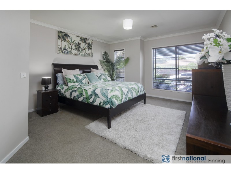 4 Whitcombe Mews, Cranbourne VIC 3977