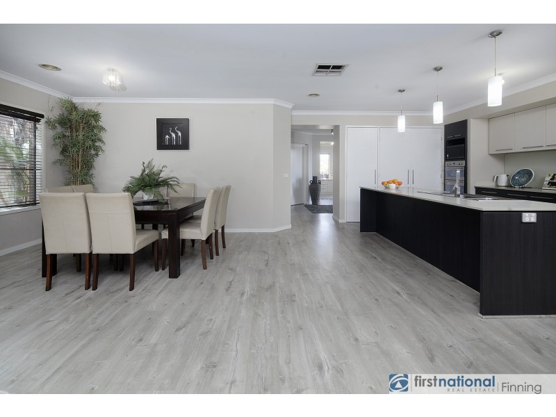 4 Whitcombe Mews, Cranbourne VIC 3977