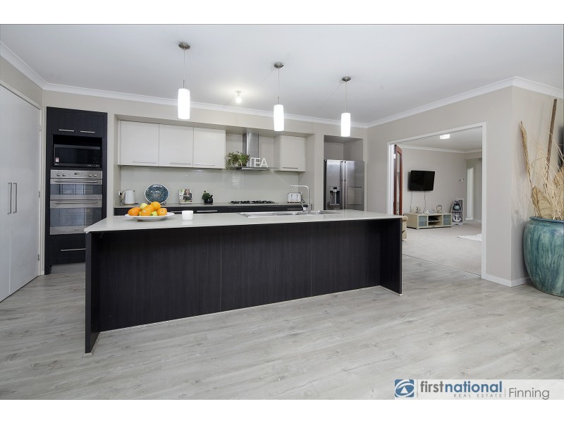 4 Whitcombe Mews, Cranbourne VIC 3977