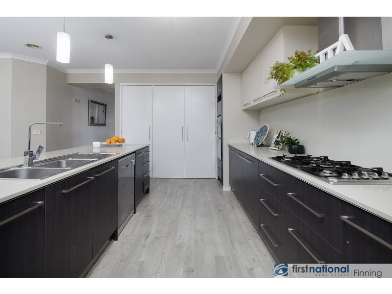 4 Whitcombe Mews, Cranbourne VIC 3977