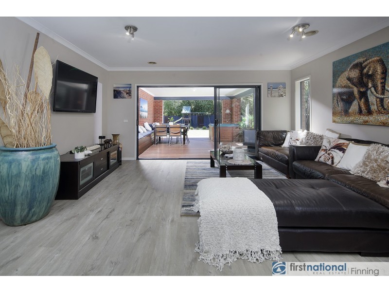 4 Whitcombe Mews, Cranbourne VIC 3977