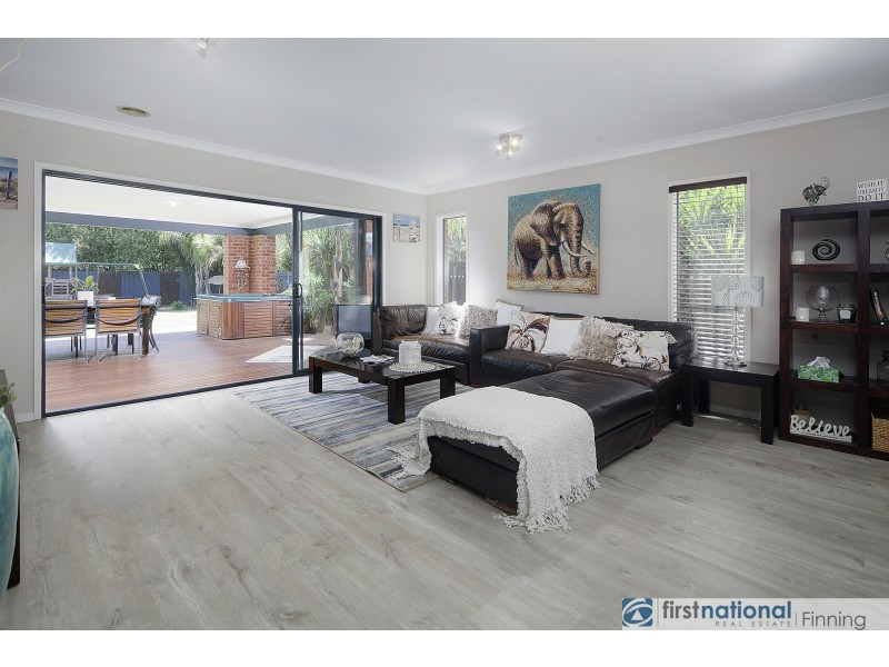 4 Whitcombe Mews, Cranbourne VIC 3977