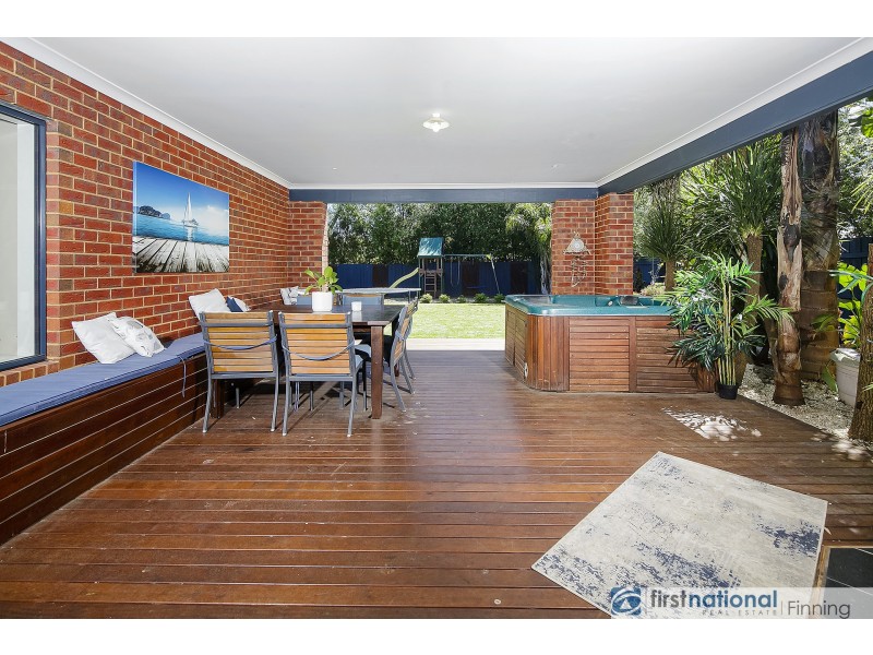 4 Whitcombe Mews, Cranbourne VIC 3977