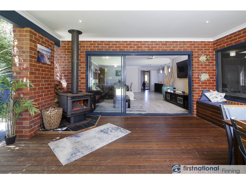 4 Whitcombe Mews, Cranbourne VIC 3977