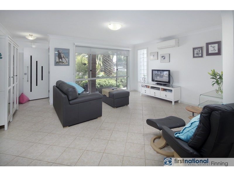 18 Caroline Crescent, Cranbourne West VIC 3977