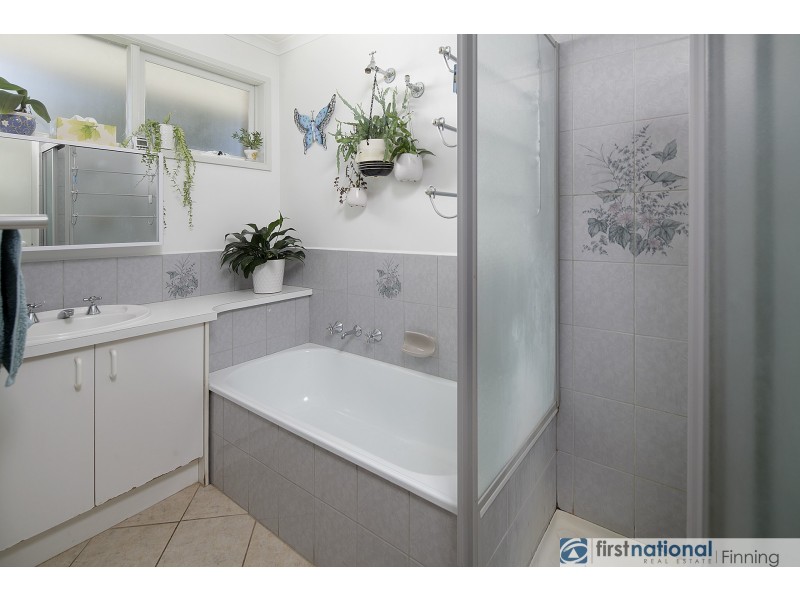 18 Caroline Crescent, Cranbourne West VIC 3977