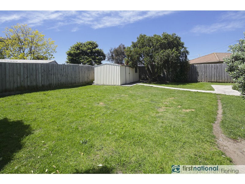 18 Caroline Crescent, Cranbourne West VIC 3977