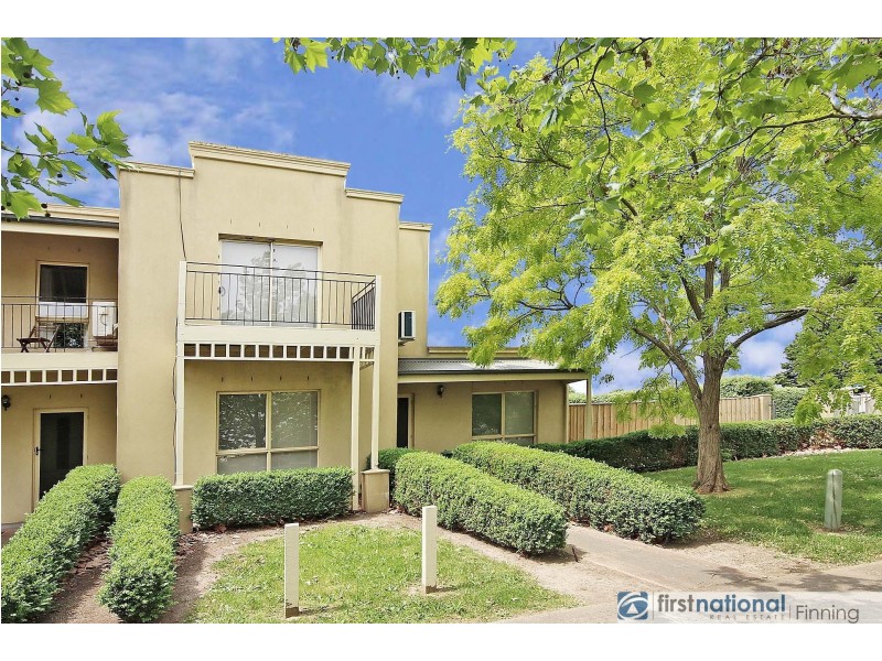 11/10 Parkhill Drive, Berwick VIC 3806