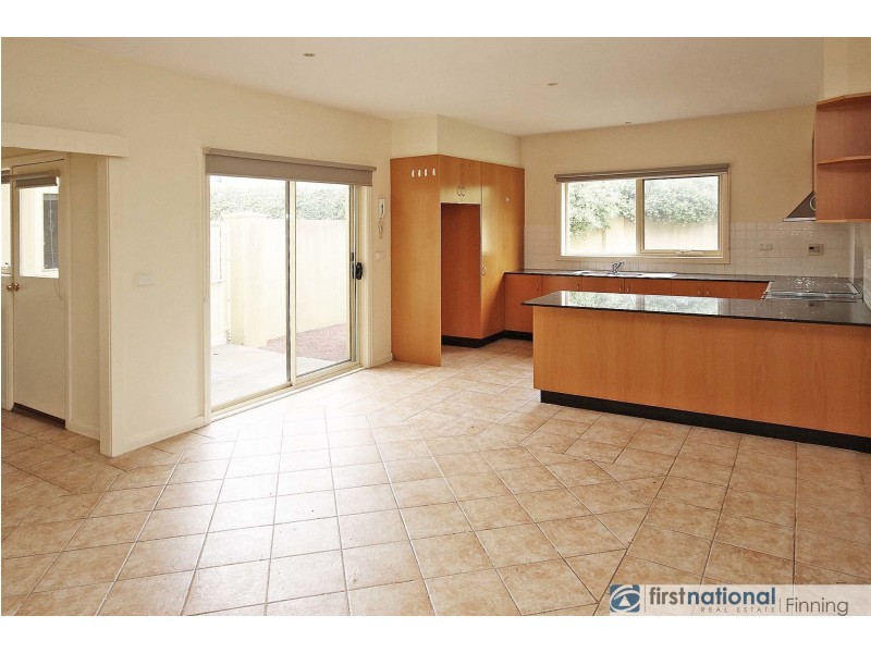 11/10 Parkhill Drive, Berwick VIC 3806