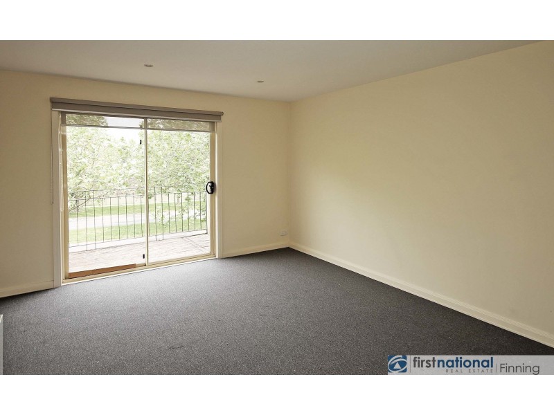 11/10 Parkhill Drive, Berwick VIC 3806