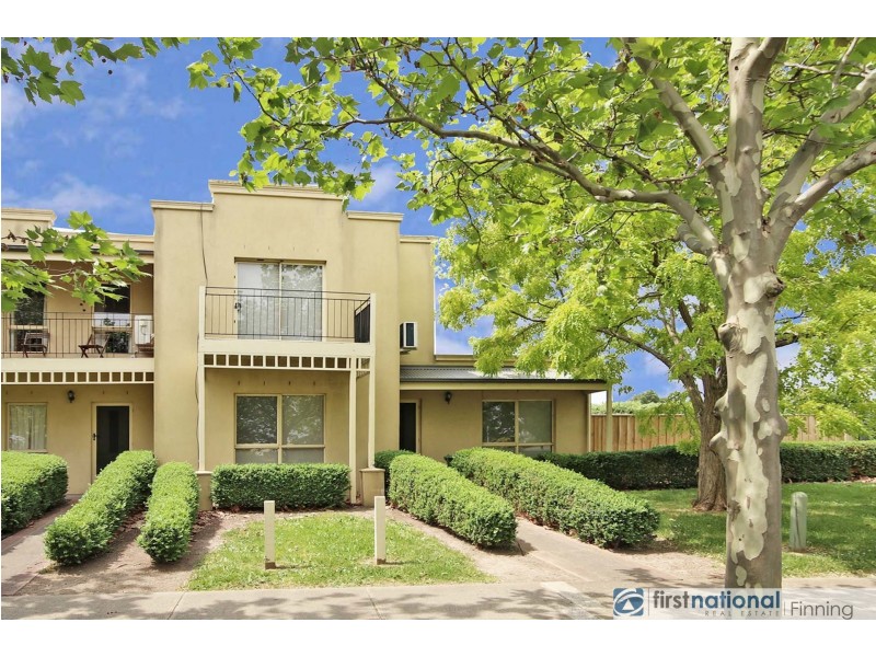 11/10 Parkhill Drive, Berwick VIC 3806