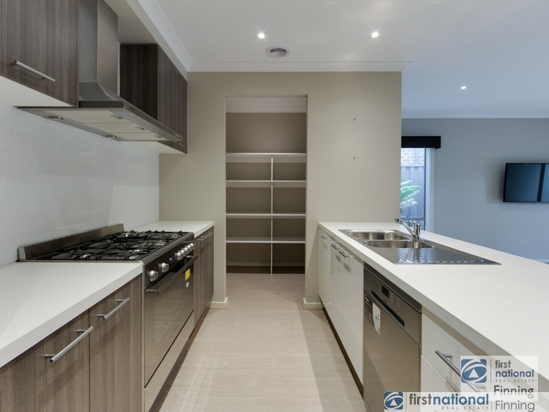 10 Eliburn Drive, Cranbourne East VIC 3977