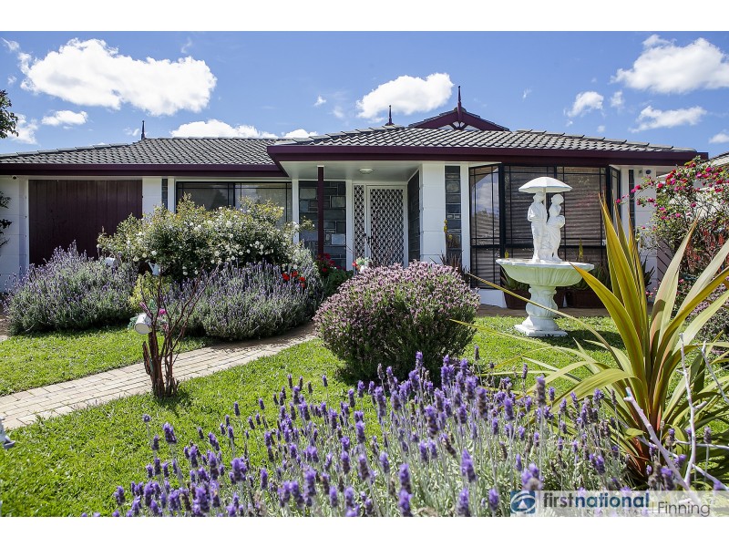 4 Scarborough Avenue, Cranbourne West VIC 3977