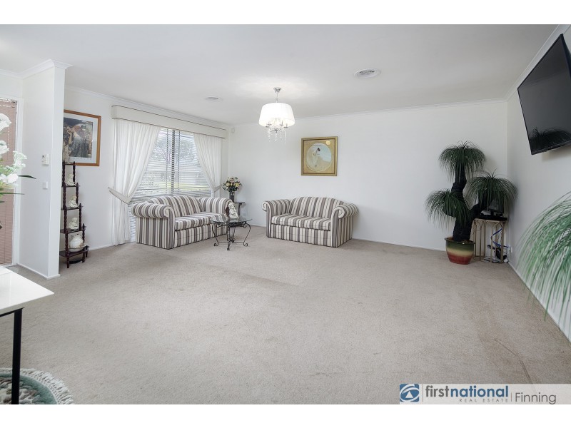 4 Scarborough Avenue, Cranbourne West VIC 3977