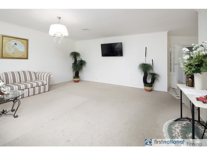 4 Scarborough Avenue, Cranbourne West VIC 3977