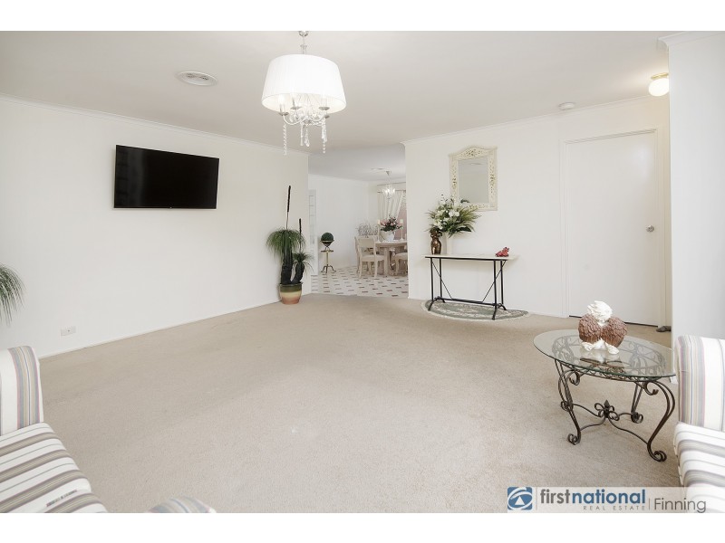 4 Scarborough Avenue, Cranbourne West VIC 3977