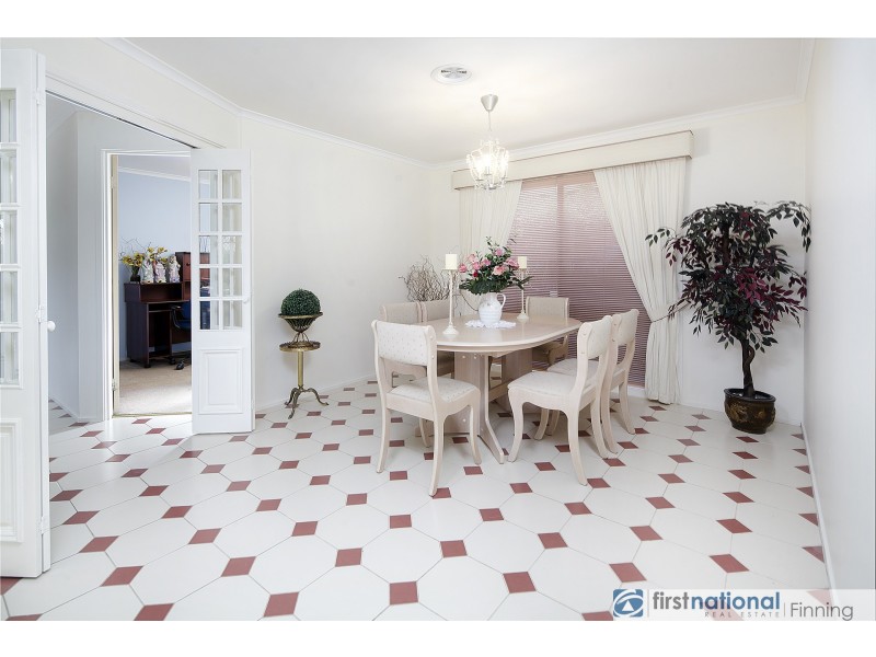 4 Scarborough Avenue, Cranbourne West VIC 3977