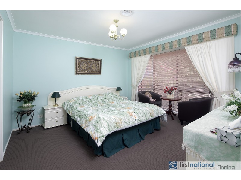 4 Scarborough Avenue, Cranbourne West VIC 3977