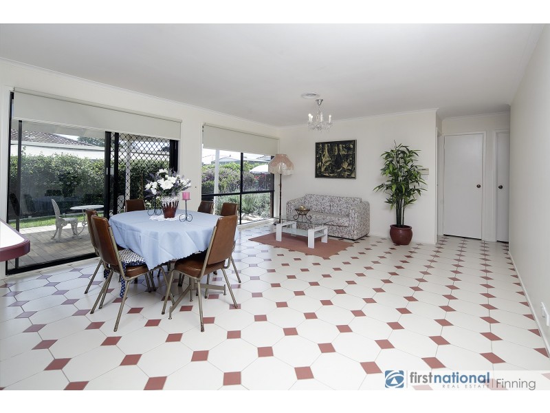 4 Scarborough Avenue, Cranbourne West VIC 3977