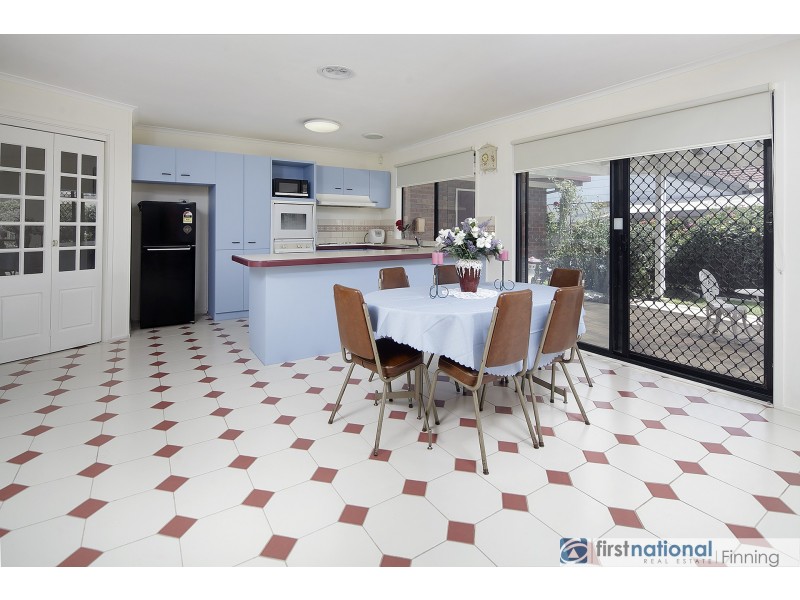 4 Scarborough Avenue, Cranbourne West VIC 3977