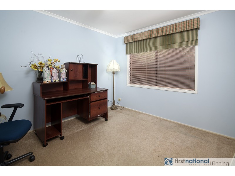 4 Scarborough Avenue, Cranbourne West VIC 3977