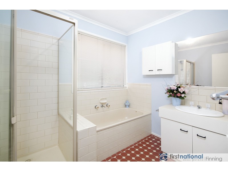 4 Scarborough Avenue, Cranbourne West VIC 3977