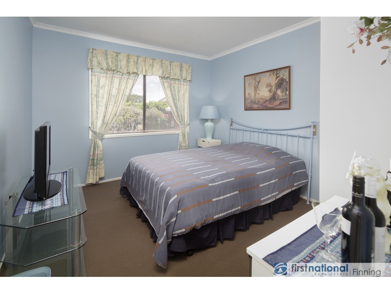 4 Scarborough Avenue, Cranbourne West VIC 3977