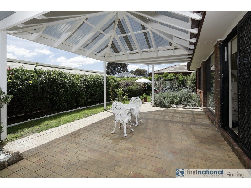 4 Scarborough Avenue, Cranbourne West VIC 3977