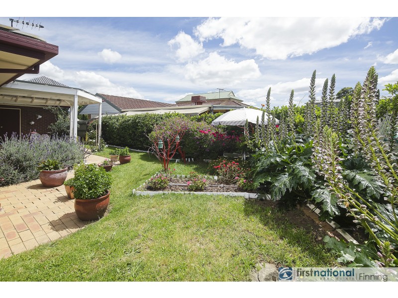 4 Scarborough Avenue, Cranbourne West VIC 3977