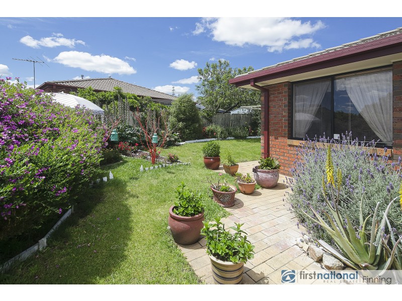 4 Scarborough Avenue, Cranbourne West VIC 3977