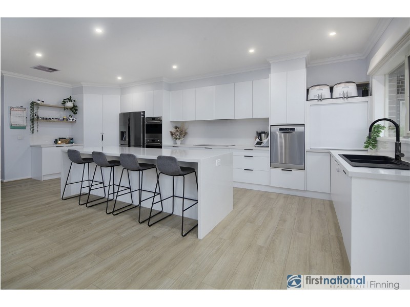 7 Hilda Way, Cranbourne VIC 3977