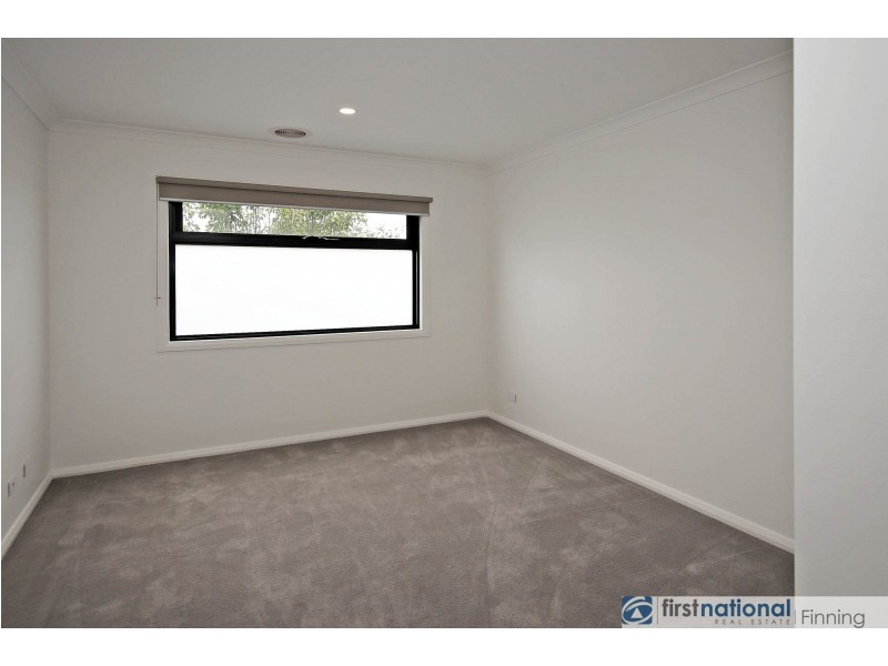 31 Elmslie Drive, Cranbourne East VIC 3977