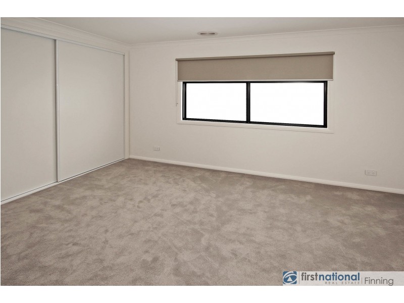 31 Elmslie Drive, Cranbourne East VIC 3977