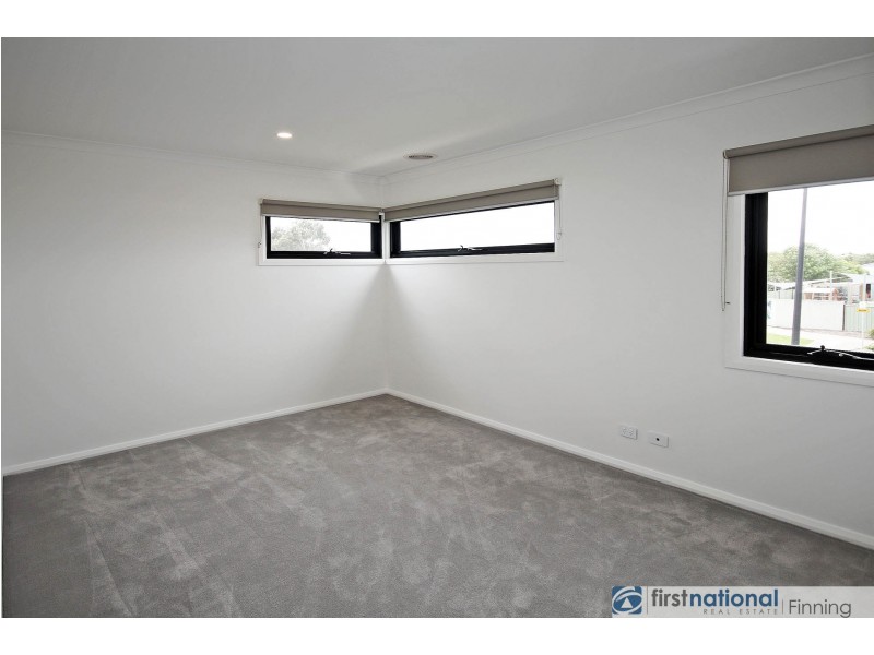 31 Elmslie Drive, Cranbourne East VIC 3977